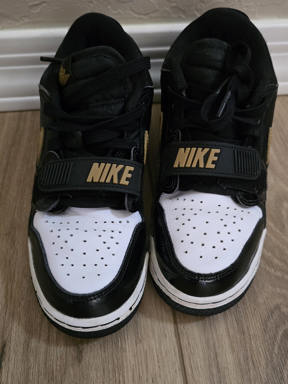 Nike Kids Black, White and Gold Low-Top Sneakers